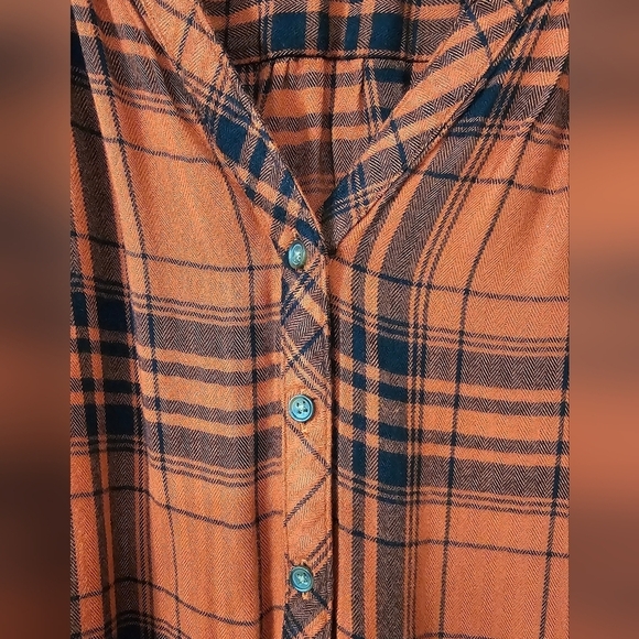 Universal Thread plaid flannel tunic - Picture 4 of 8